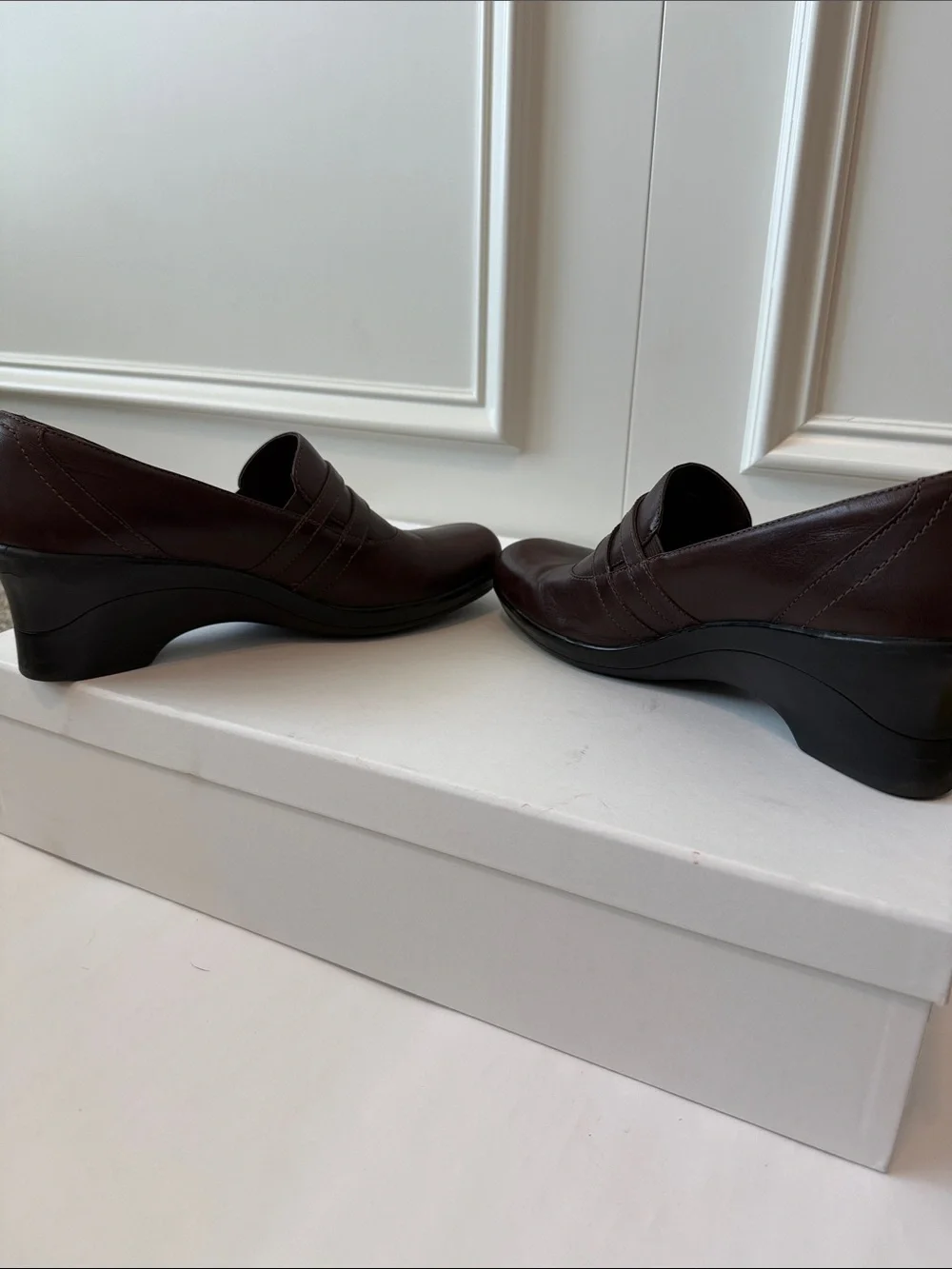 Clarks elegant wedge